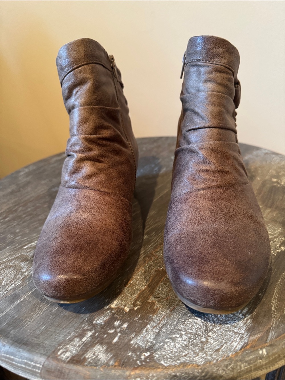 BareTraps Brown Sakari Ruched Ankle Booties with Side Zip Size 8.5M - Picture 2 of 11